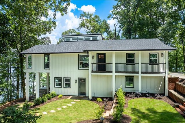 9790 Peninsula Drive, Gainesville, GA 30506