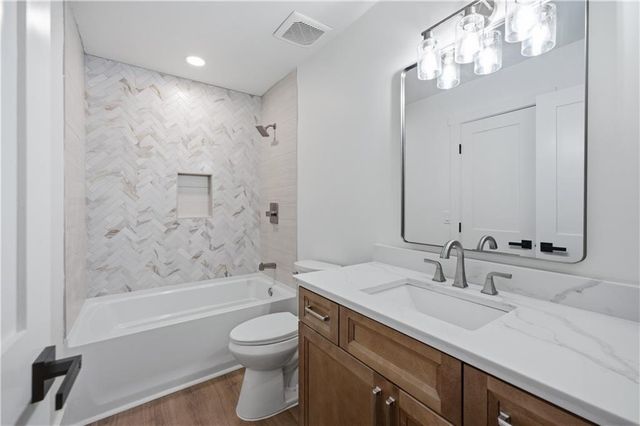 9790 Peninsula Drive, Gainesville, GA 30506