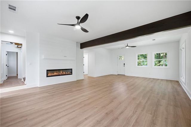 9790 Peninsula Drive, Gainesville, GA 30506