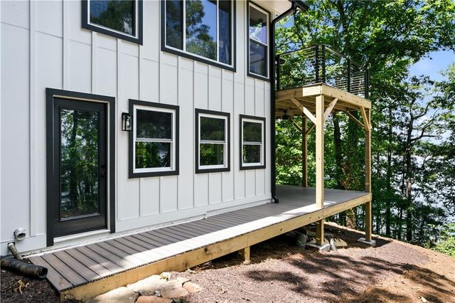 9790 Peninsula Drive, Gainesville, GA 30506