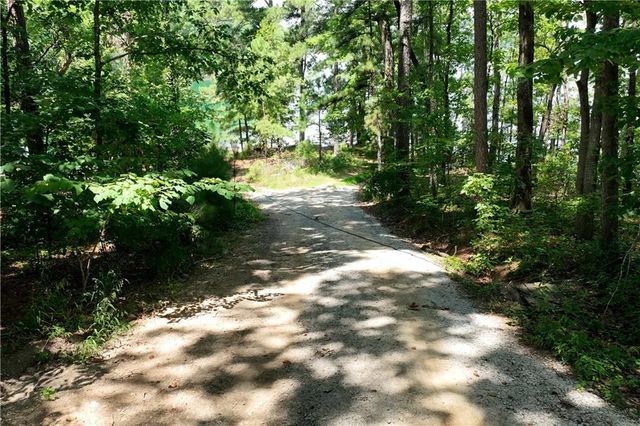 9790 Peninsula Drive, Gainesville, GA 30506