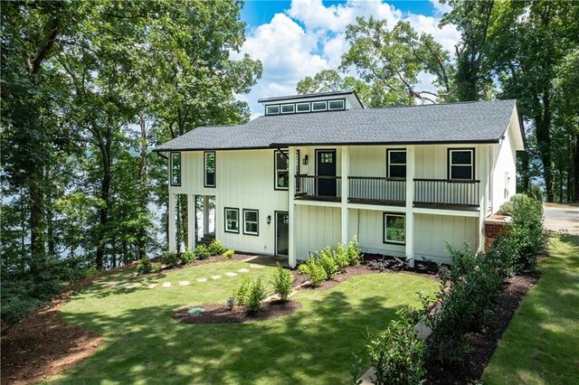 9790 Peninsula Drive, Gainesville, GA 30506