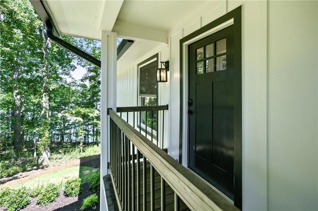 9790 Peninsula Drive, Gainesville, GA 30506