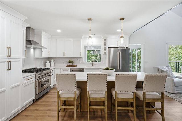 9790 Peninsula Drive, Gainesville, GA 30506