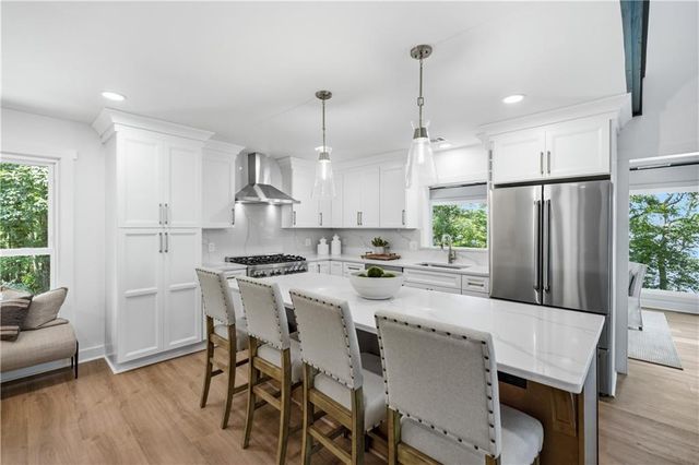 9790 Peninsula Drive, Gainesville, GA 30506