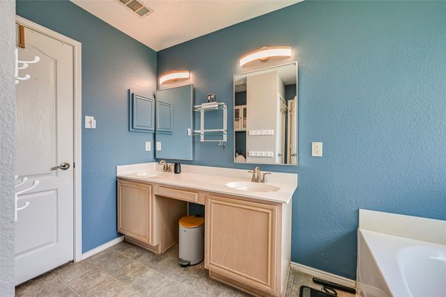 1224 Old Oak Drive, Cedar Hill, TX 75104