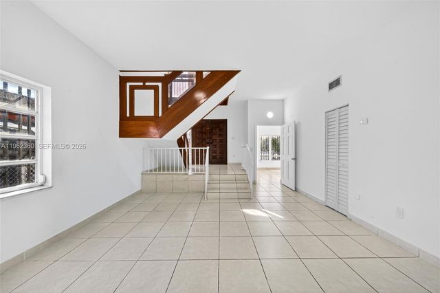 1285 W 42nd Pl, Hialeah, FL 33012