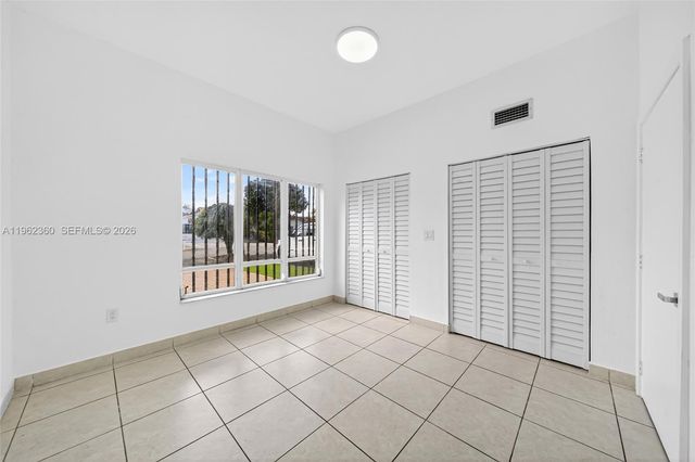 1285 W 42nd Pl, Hialeah, FL 33012