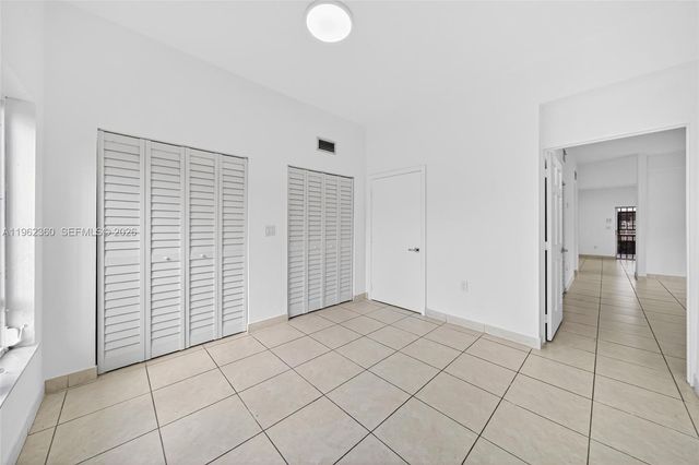 1285 W 42nd Pl, Hialeah, FL 33012