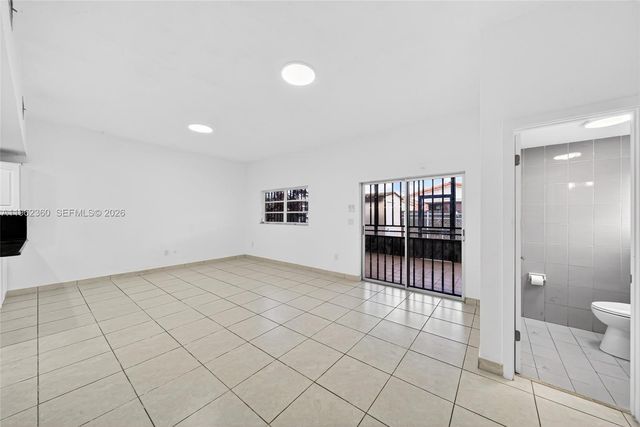 1285 W 42nd Pl, Hialeah, FL 33012