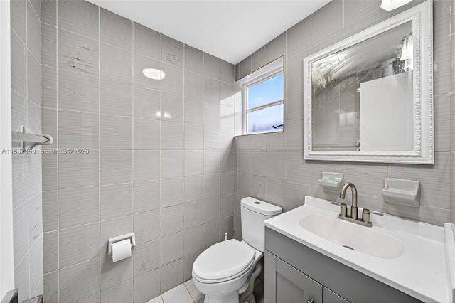 1285 W 42nd Pl, Hialeah, FL 33012