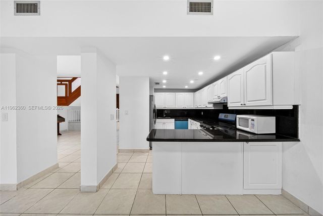 1285 W 42nd Pl, Hialeah, FL 33012