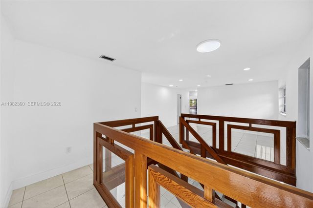 1285 W 42nd Pl, Hialeah, FL 33012