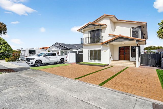 1285 W 42nd Pl, Hialeah, FL 33012