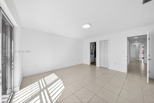 1285 W 42nd Pl, Hialeah, FL 33012