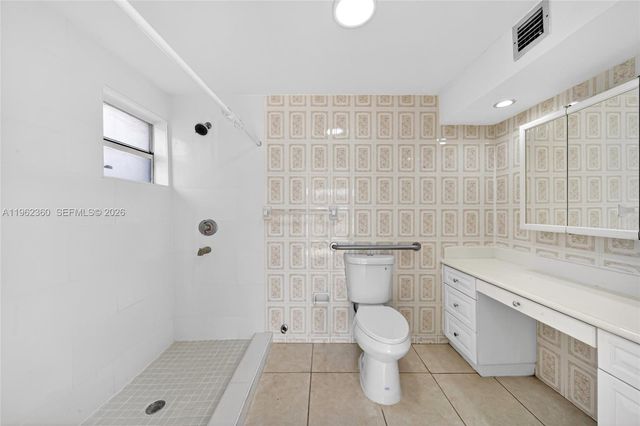 1285 W 42nd Pl, Hialeah, FL 33012