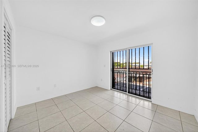 1285 W 42nd Pl, Hialeah, FL 33012