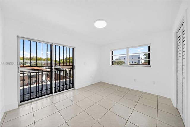 1285 W 42nd Pl, Hialeah, FL 33012