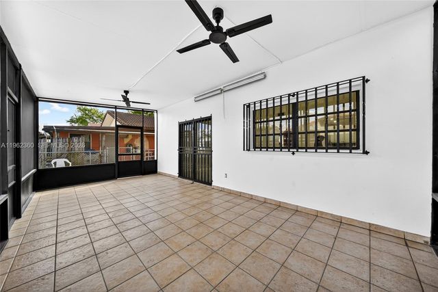 1285 W 42nd Pl, Hialeah, FL 33012