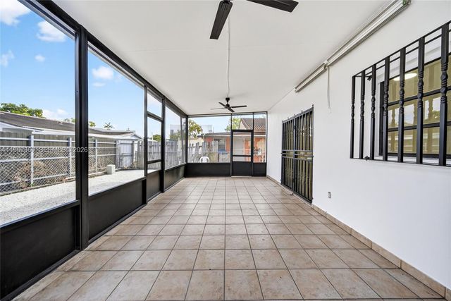 1285 W 42nd Pl, Hialeah, FL 33012