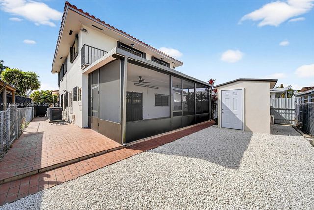 1285 W 42nd Pl, Hialeah, FL 33012