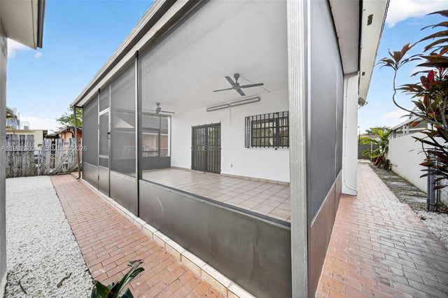 1285 W 42nd Pl, Hialeah, FL 33012