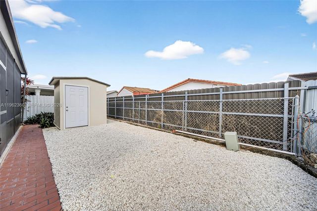 1285 W 42nd Pl, Hialeah, FL 33012