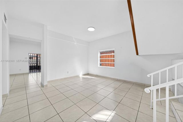 1285 W 42nd Pl, Hialeah, FL 33012