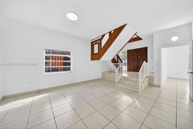 1285 W 42nd Pl, Hialeah, FL 33012