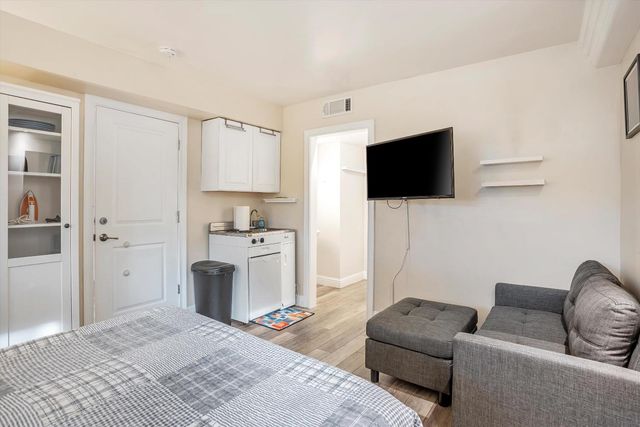 303 W St, Sacramento, CA 95818