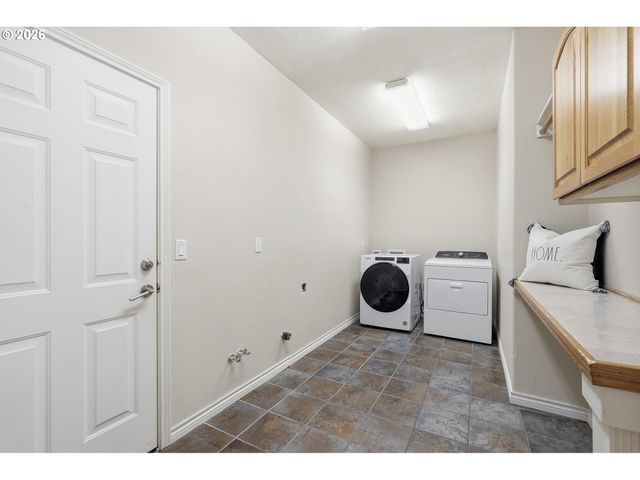 11068 Sw PARKVIEW Dr, Wilsonville, OR 97070