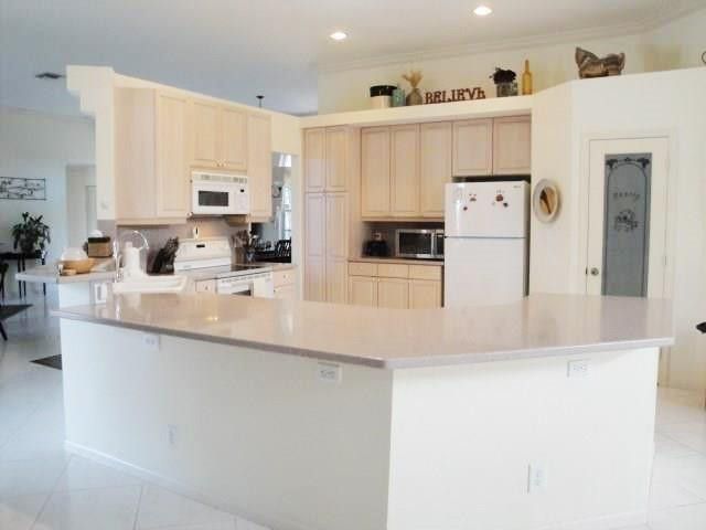 5216 NW 109th Way, Coral Springs, FL 33076