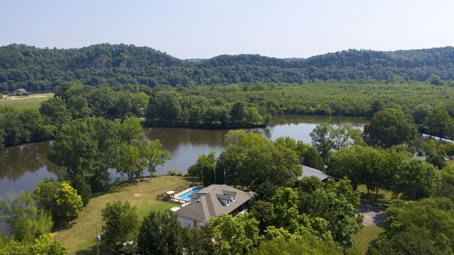1014 Lakeview Cir, Ashland City, TN 37015