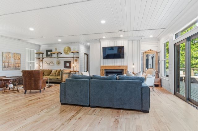 1014 Lakeview Cir, Ashland City, TN 37015