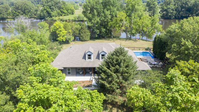 1014 Lakeview Cir, Ashland City, TN 37015