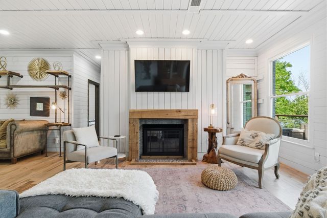1014 Lakeview Cir, Ashland City, TN 37015