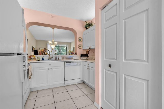 7647 SOUTHAMPTON Terrace 115, Tamarac, FL 33321