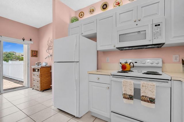 7647 SOUTHAMPTON Terrace 115, Tamarac, FL 33321
