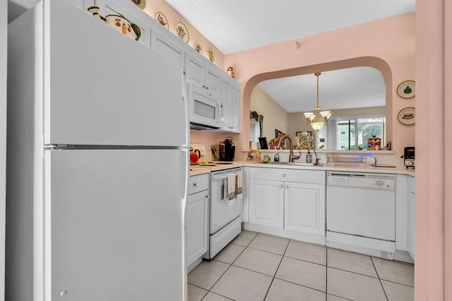 7647 SOUTHAMPTON Terrace 115, Tamarac, FL 33321