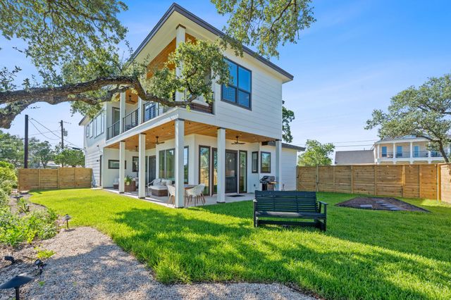 8503 Grandview DR, Jonestown, TX 78645