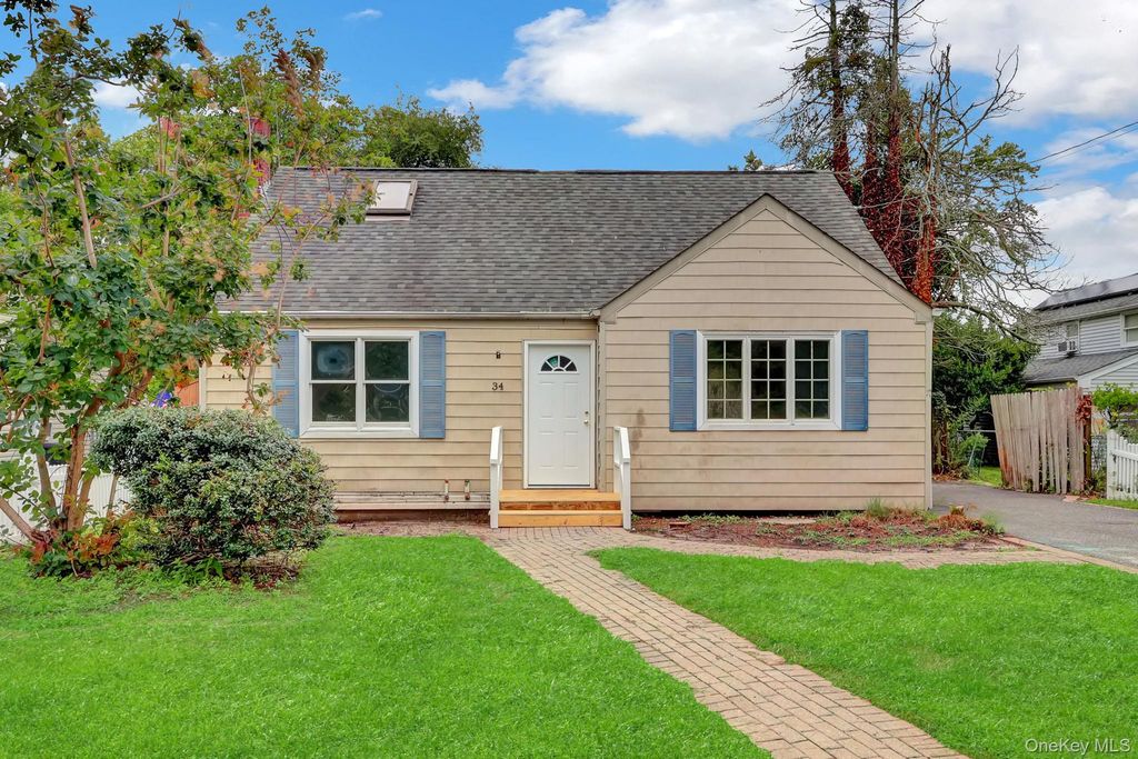 34 Thorburn Avenue, Patchogue, NY 11772