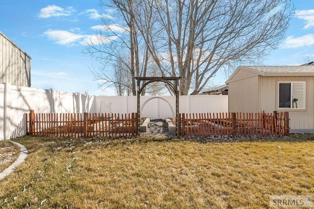 4113 E Birchwood Circle, Ammon, ID 83406