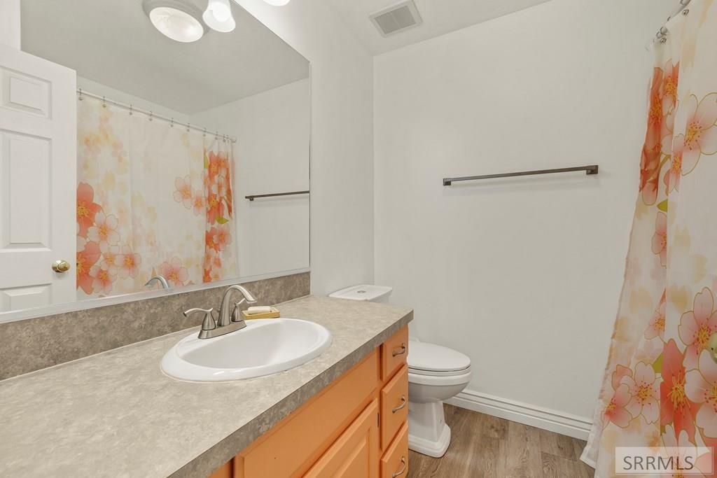 Image 13 of property listing at 4113 E Birchwood Circle, Ammon, ID 83406