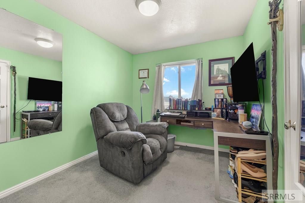 Image 14 of property listing at 4113 E Birchwood Circle, Ammon, ID 83406