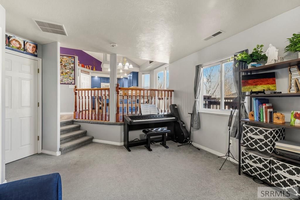 Image 15 of property listing at 4113 E Birchwood Circle, Ammon, ID 83406