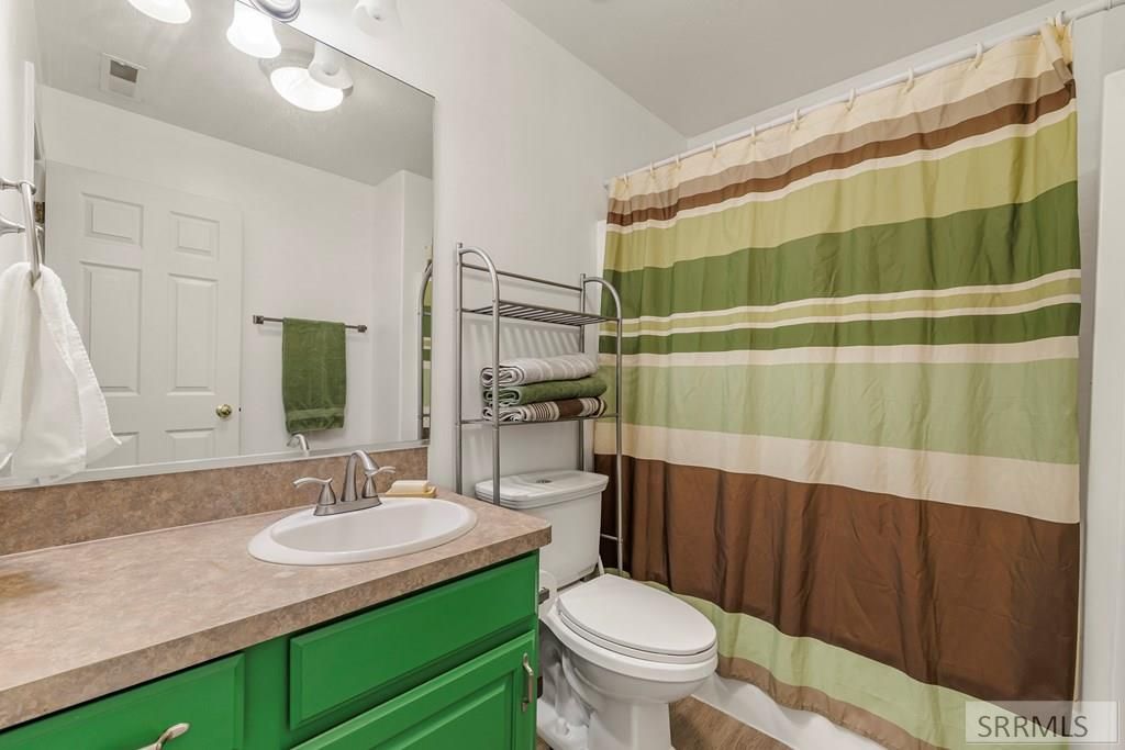 Image 19 of property listing at 4113 E Birchwood Circle, Ammon, ID 83406