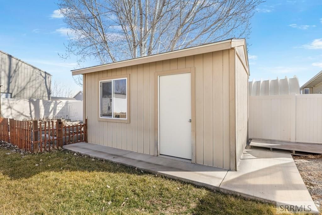 Image 28 of property listing at 4113 E Birchwood Circle, Ammon, ID 83406