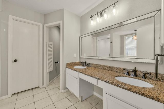 2910 Queen Victoria Street, Pearland, TX 77581