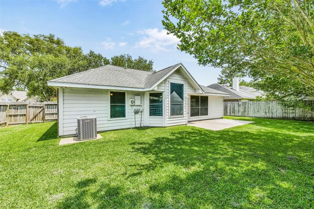 2910 Queen Victoria Street, Pearland, TX 77581