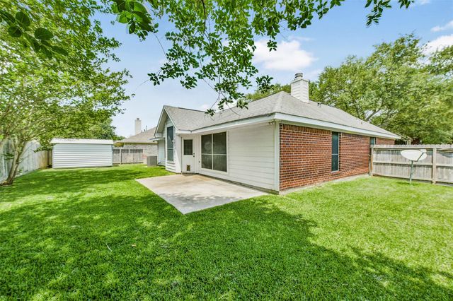 2910 Queen Victoria Street, Pearland, TX 77581